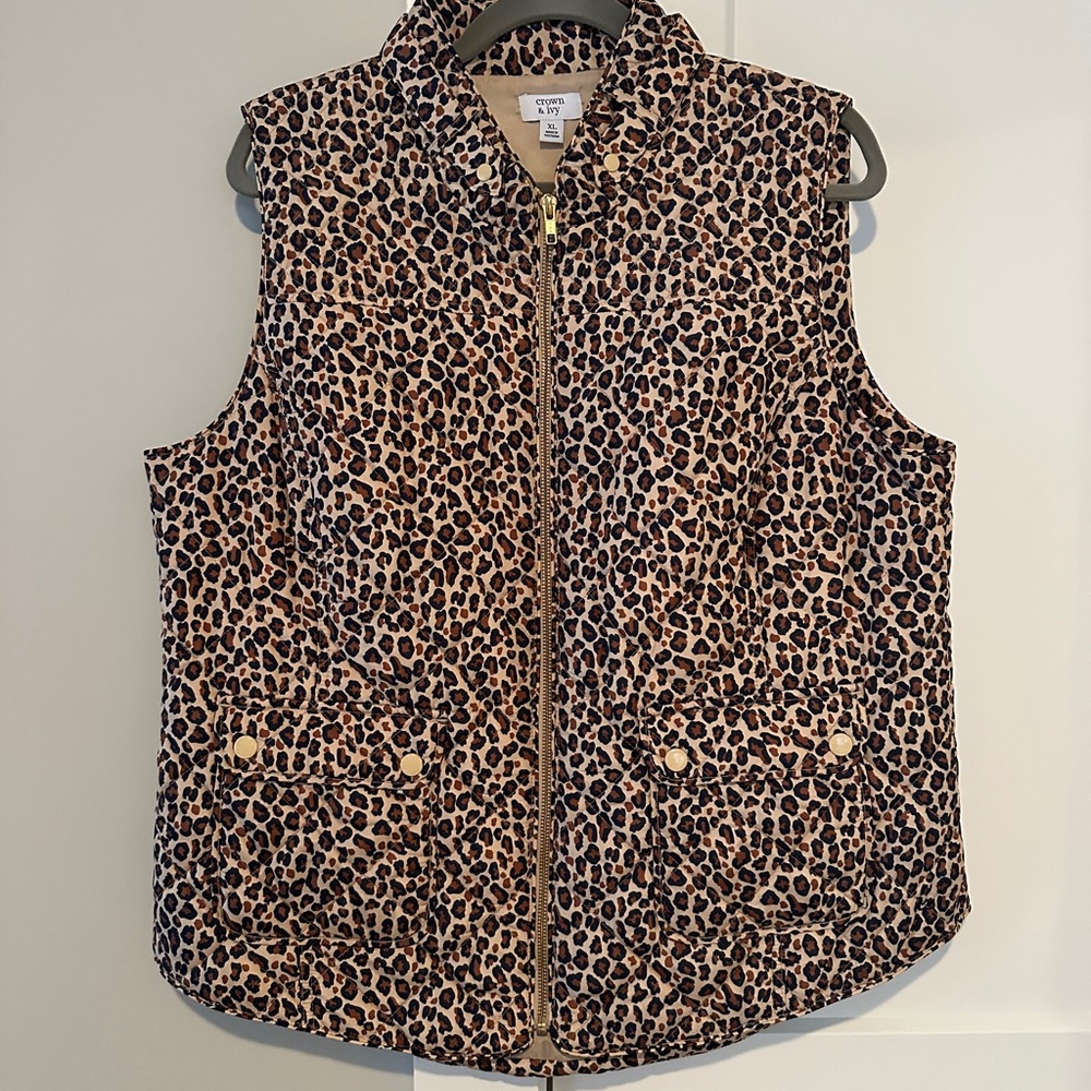 Crown & Ivy Leopard Print Vest